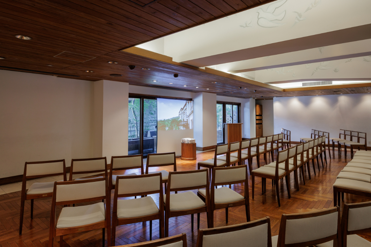 新館1階「テラスコーラル」