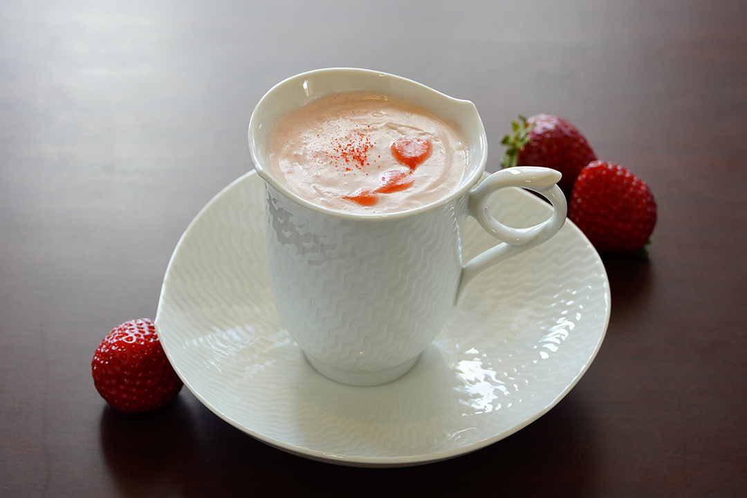 苺ロイヤルミルクティー
